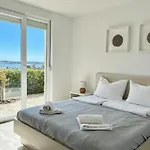 Apartment Sea Around *